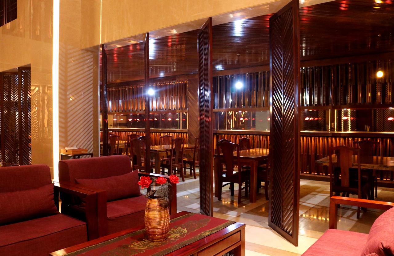 Chang Palace Vientiane Buitenkant foto